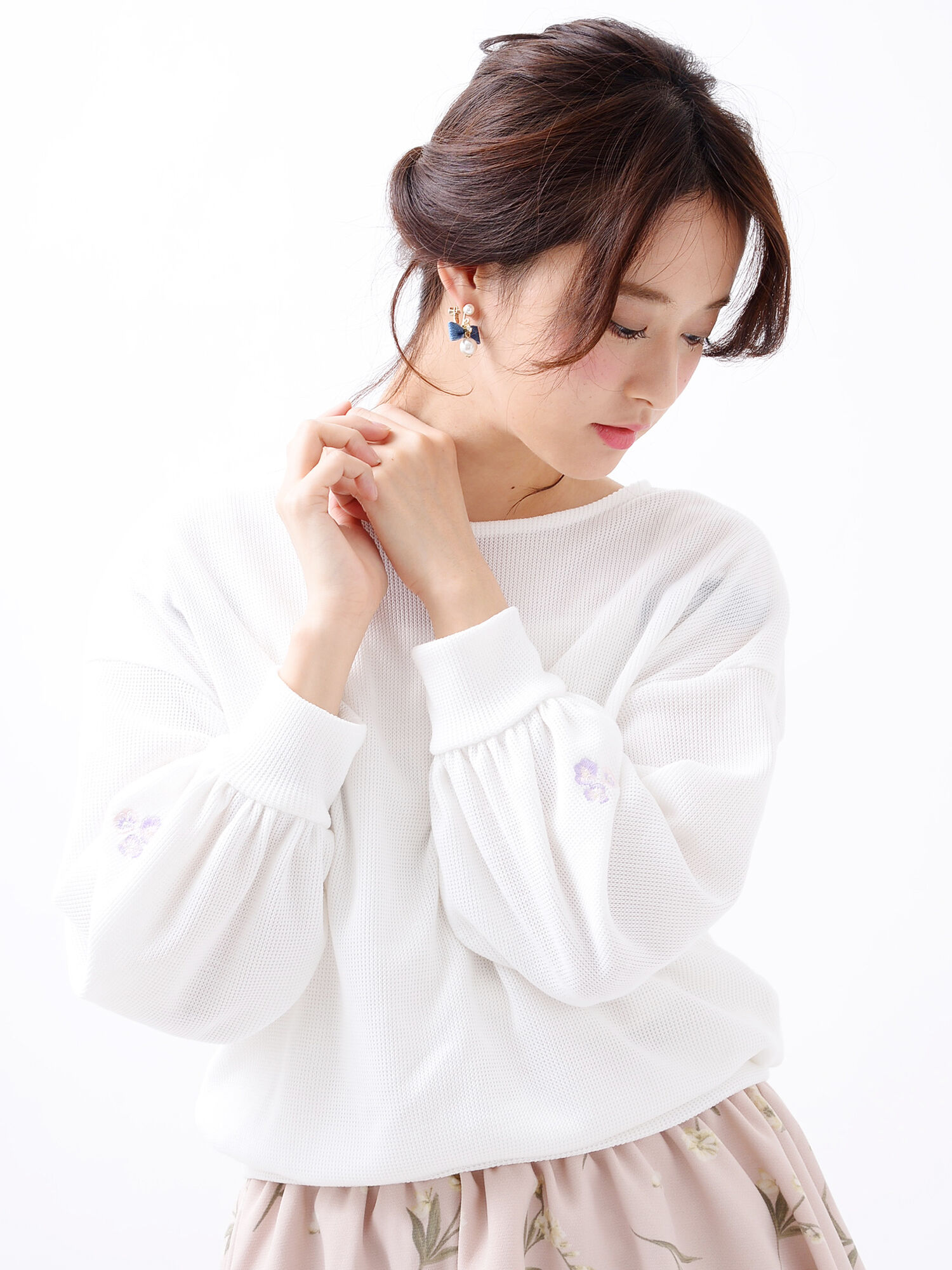★ボリュームスリーブフラワー刺繍プルオーバー