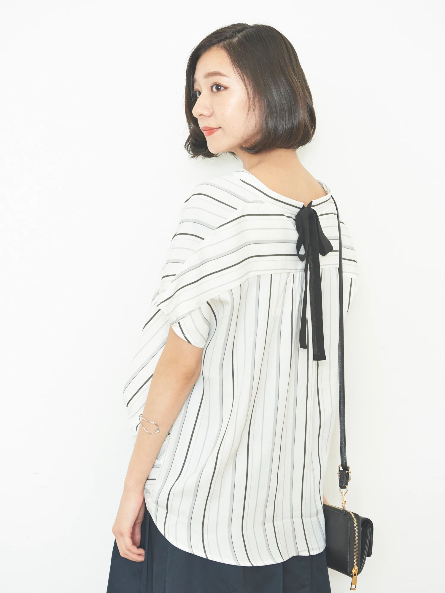 ・バックリボンドロップショルダープルオーバー