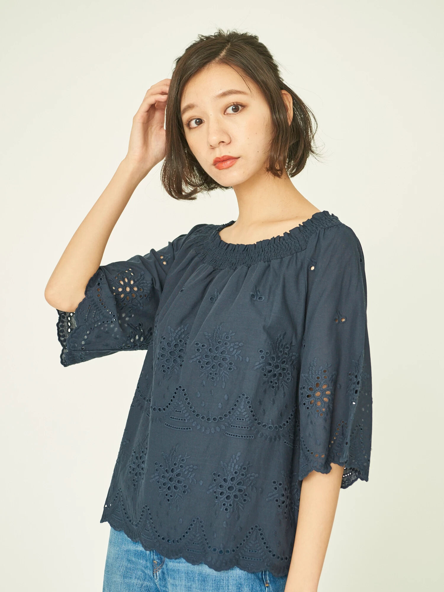 カットワークオフショルプルオーバー