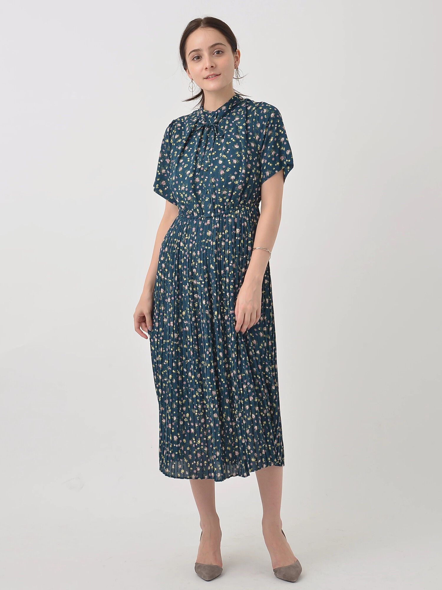 フラワープリントプリーツワンピース