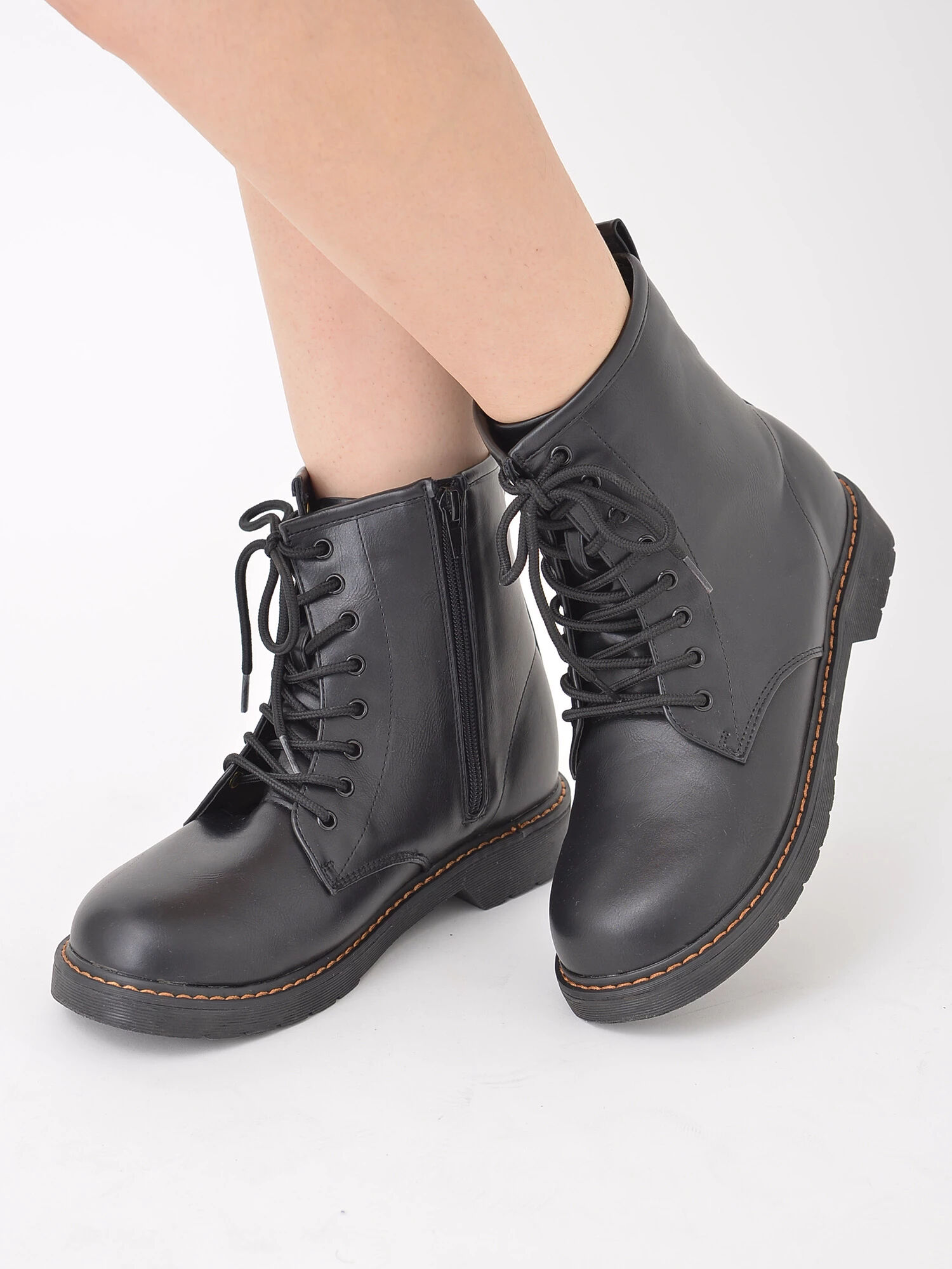 レースアップブーツ