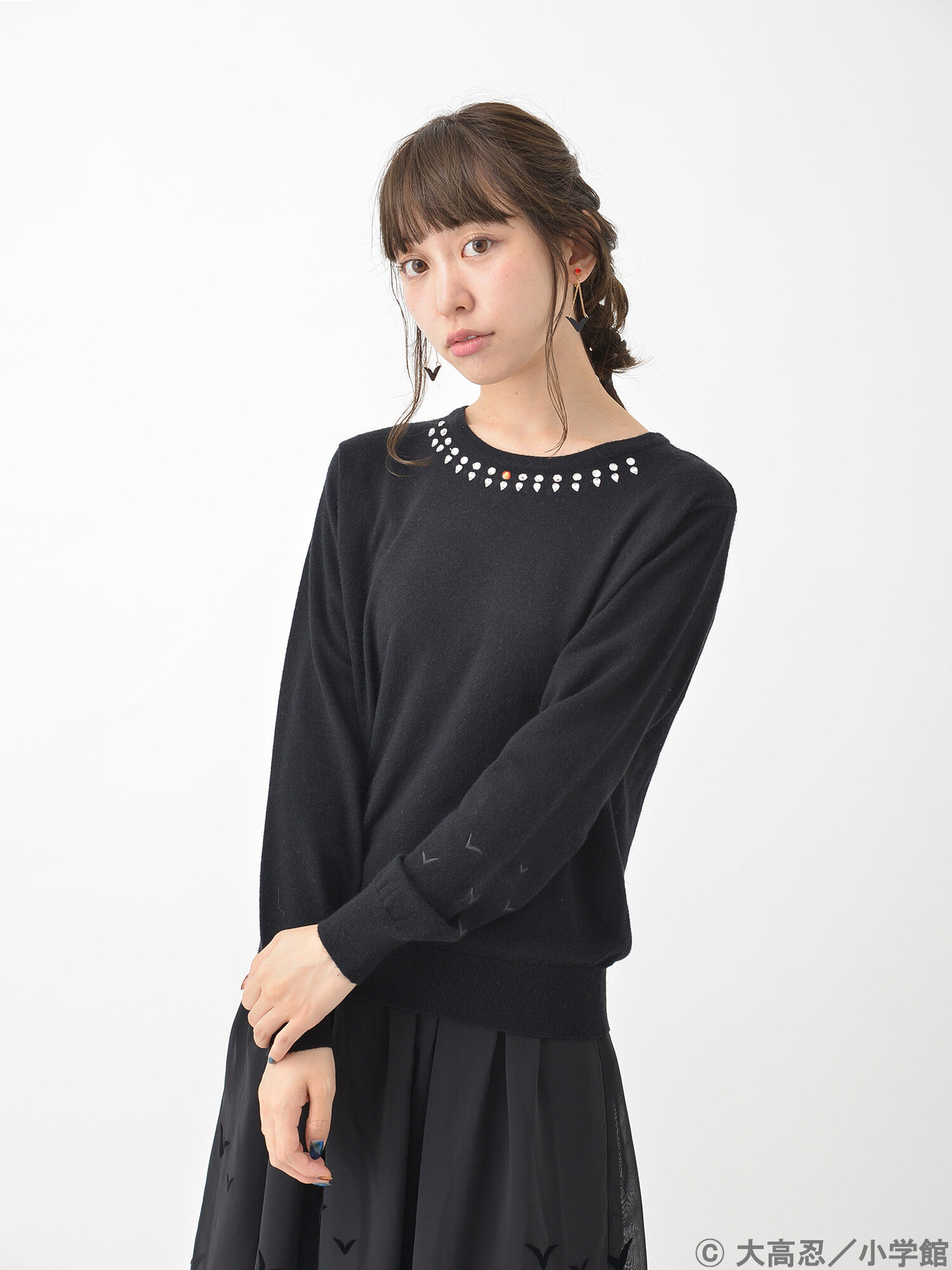 ＜WEB限定受注生産＞マギ マギのビジュー付きニットプルオーバー