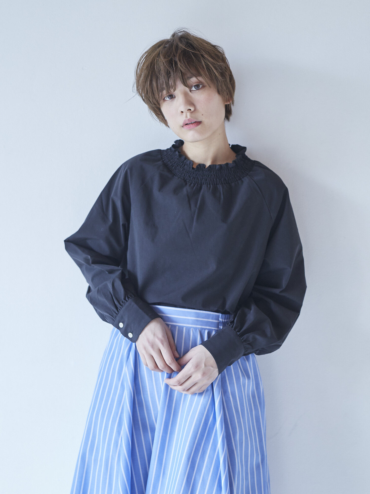 ハイネックブラウス