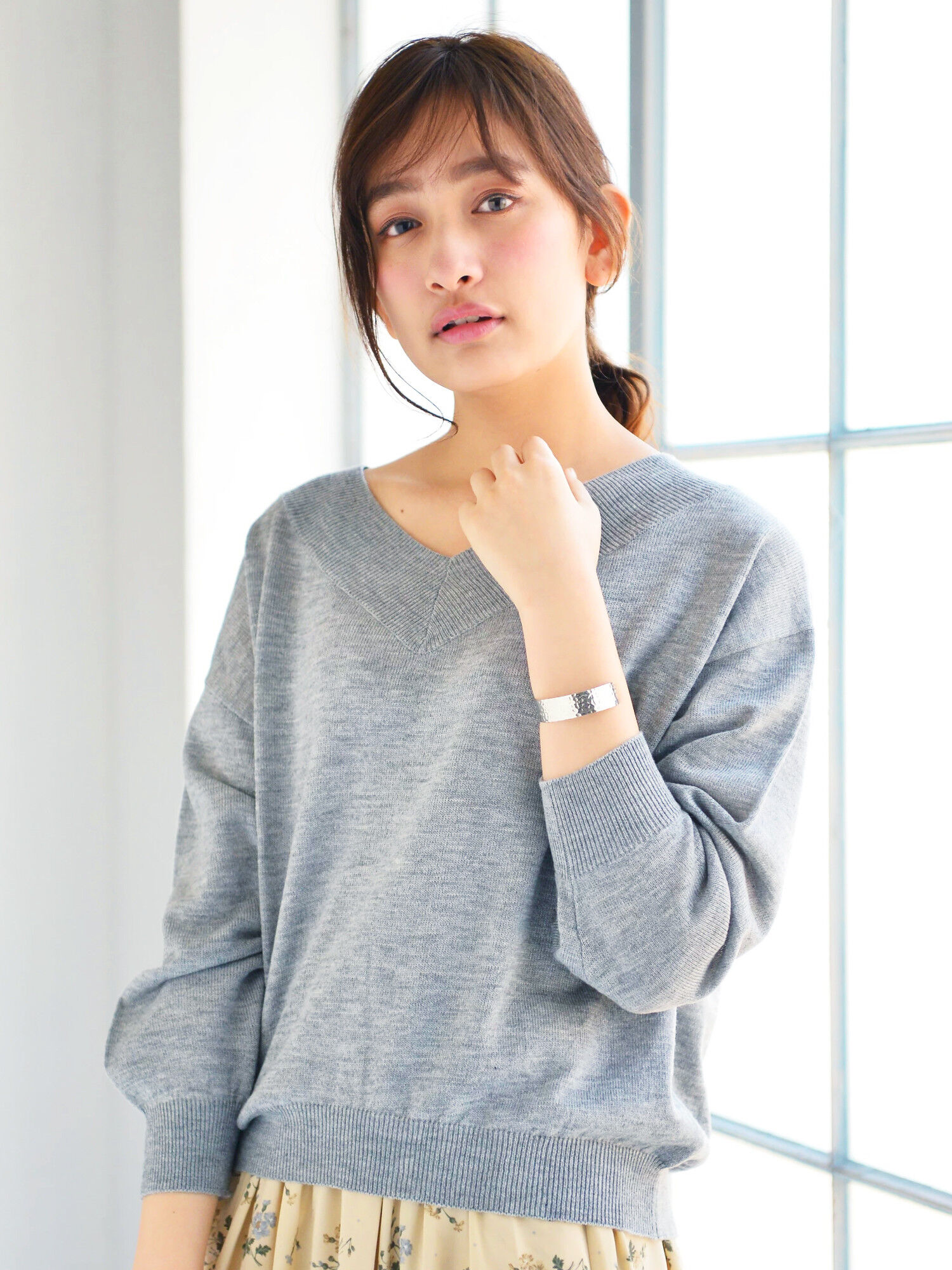 ・ワイドVネックニットプルオーバー