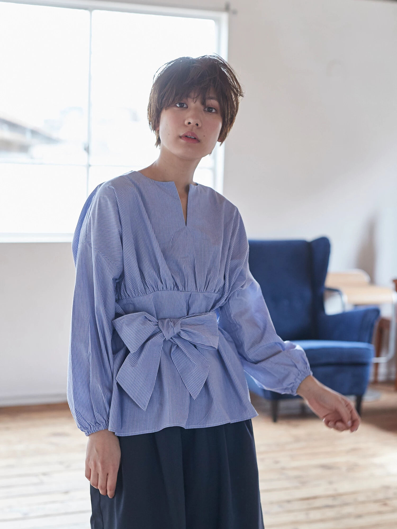 ウエストリボン付きボリュームスリーブブラウス