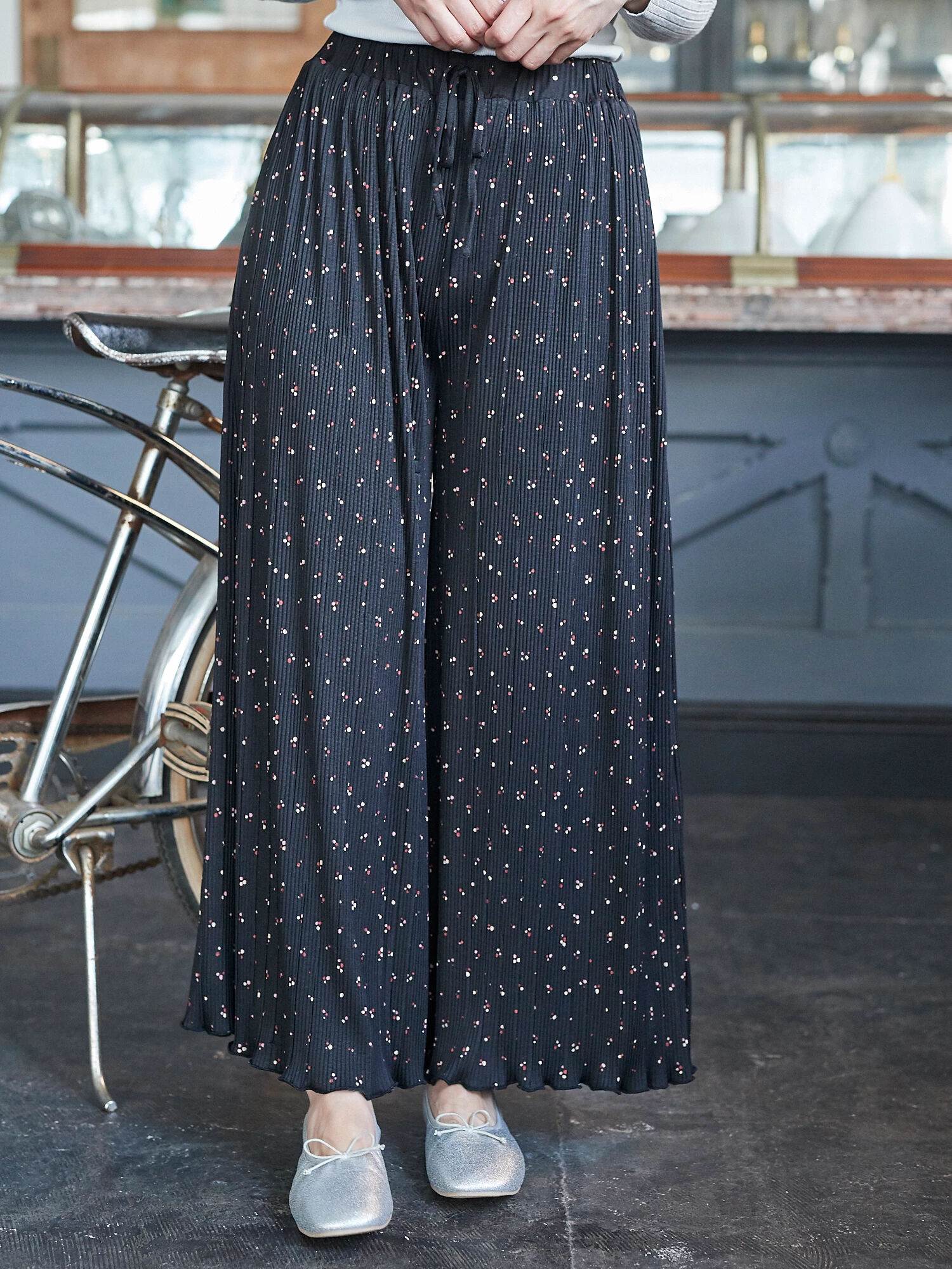 ・ドットプリーツパンツ