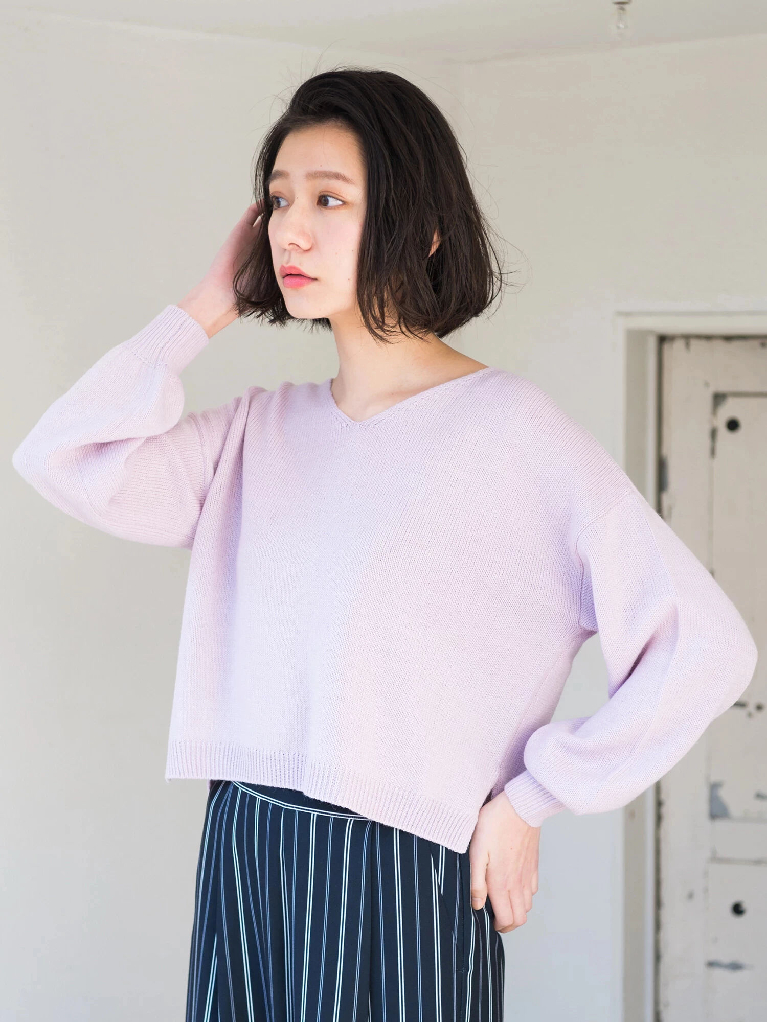 ドロップショルダーVネックニットプルオーバー