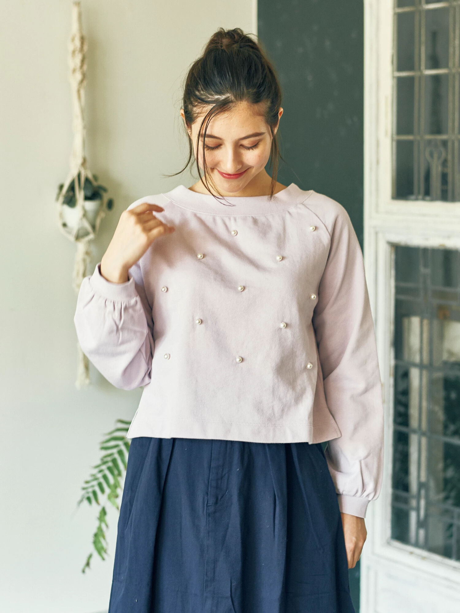 ・パール付きスウェットプルオーバー