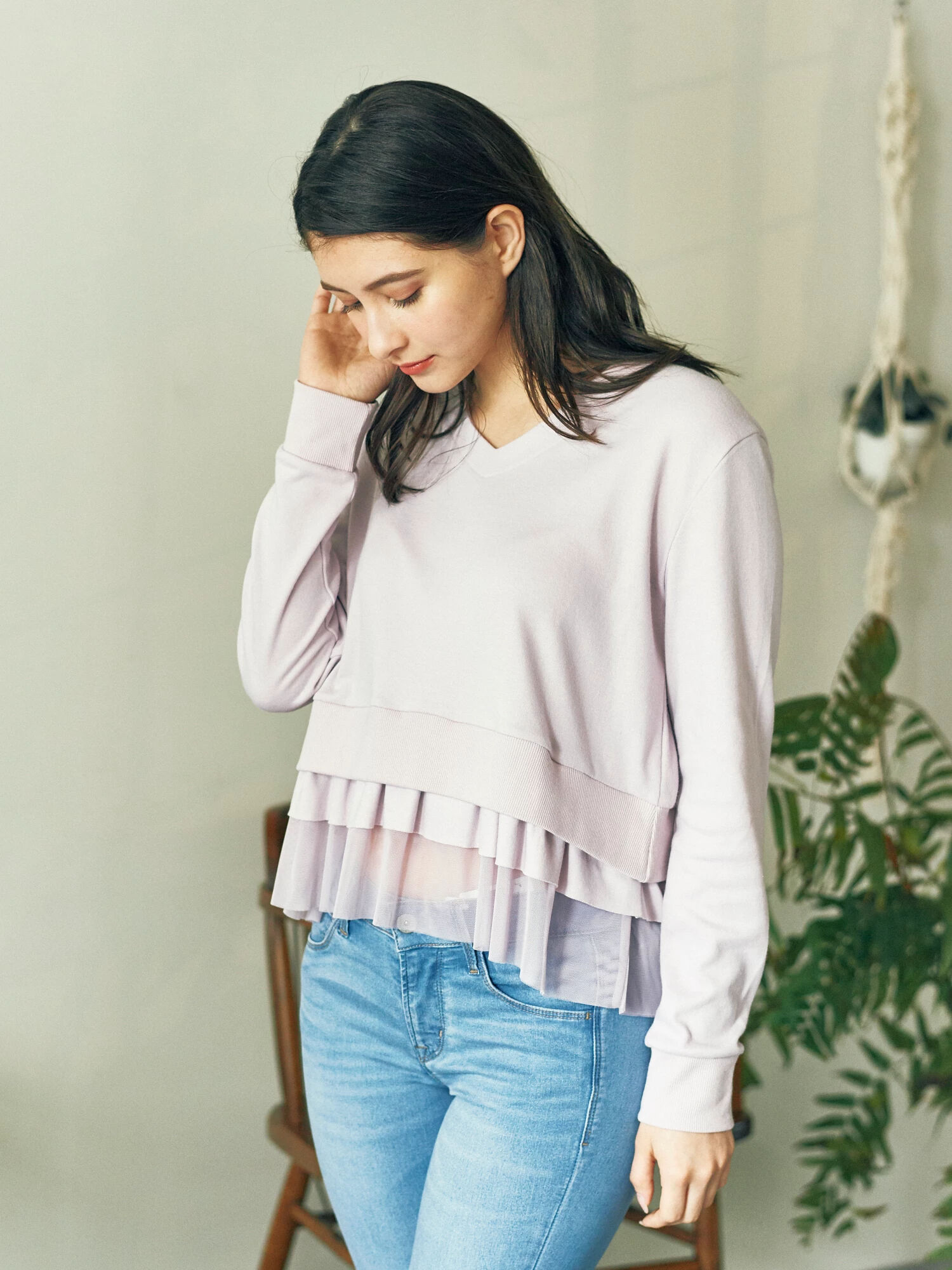 ・裾チュールフリルVネックプルオーバー