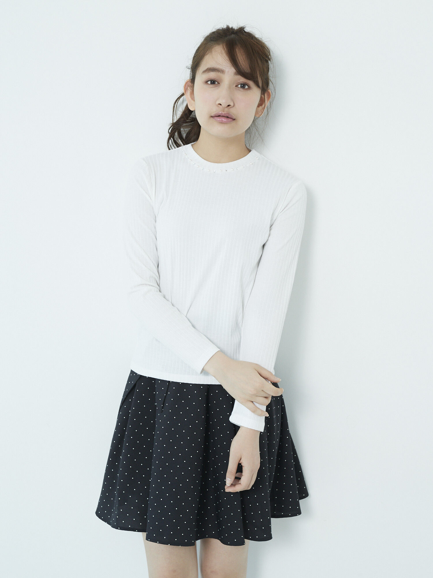 ・ビジューハイネックプルオーバー