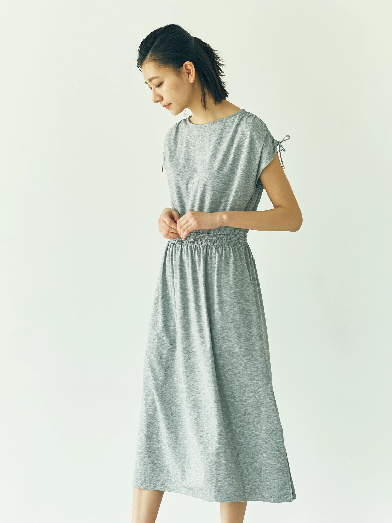 ・ショルダーシャーリングワンピース