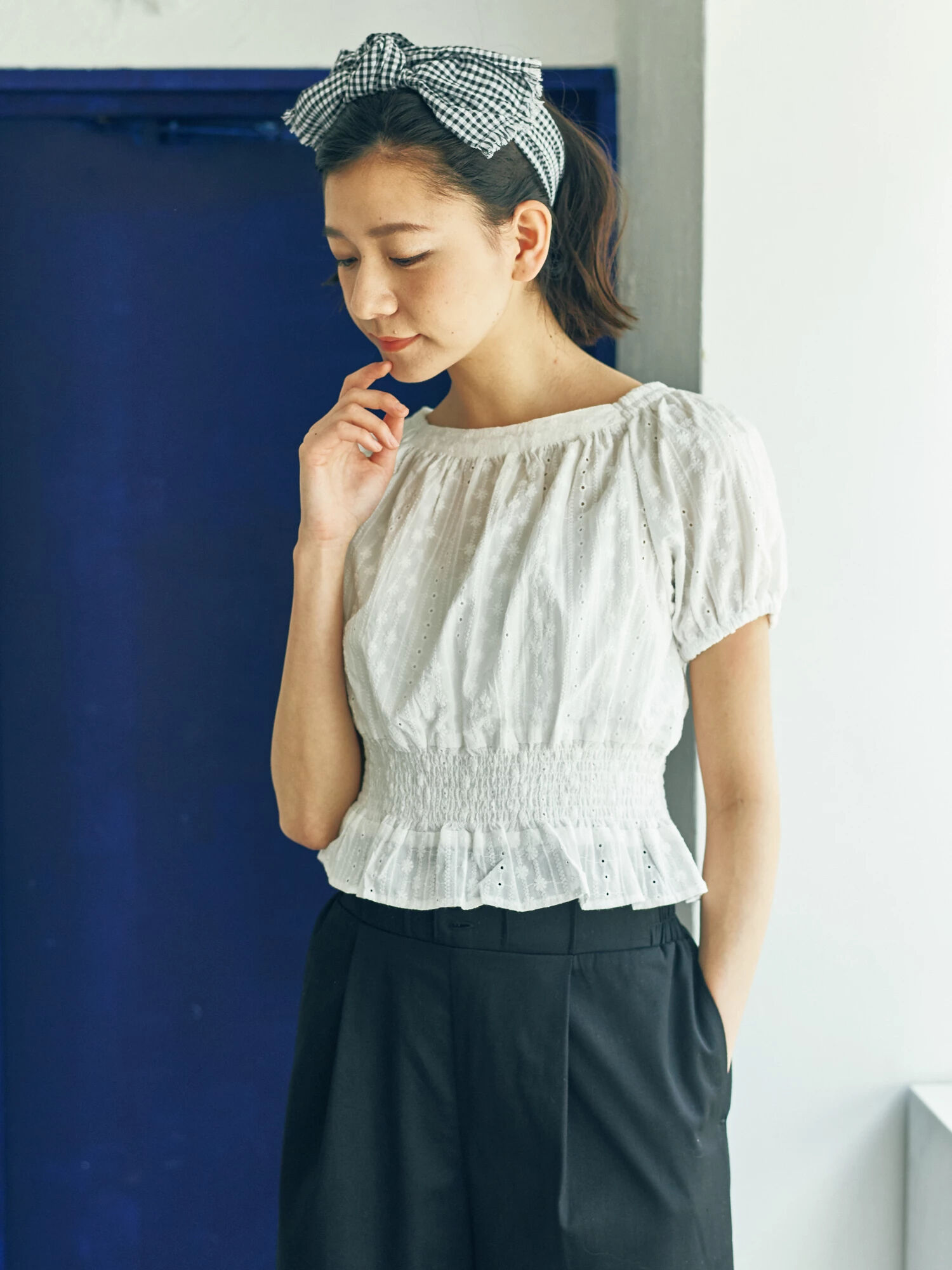・スクエアネックコットン刺繍ブラウス