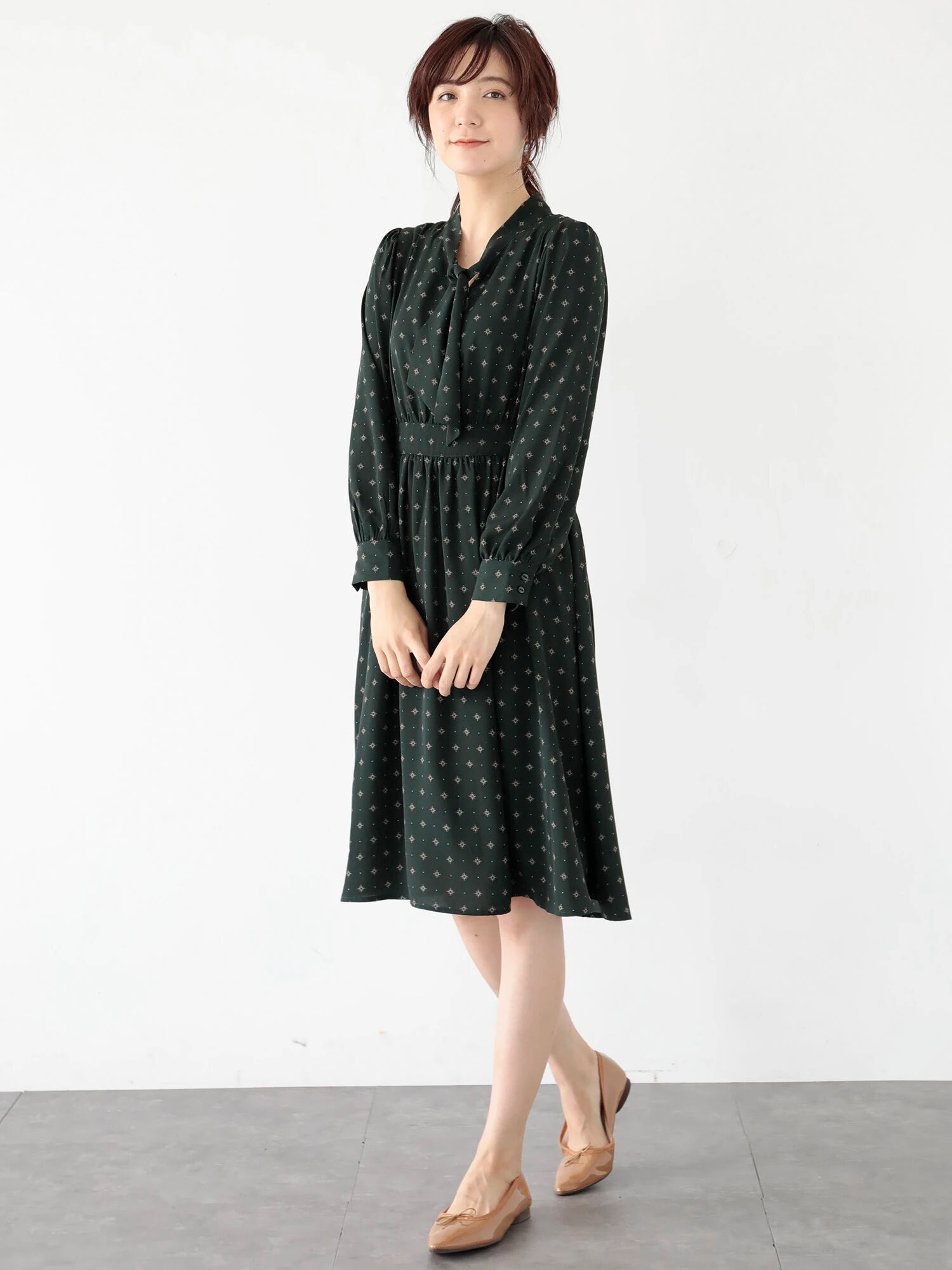 ・ボウタイレトロ柄ワンピース