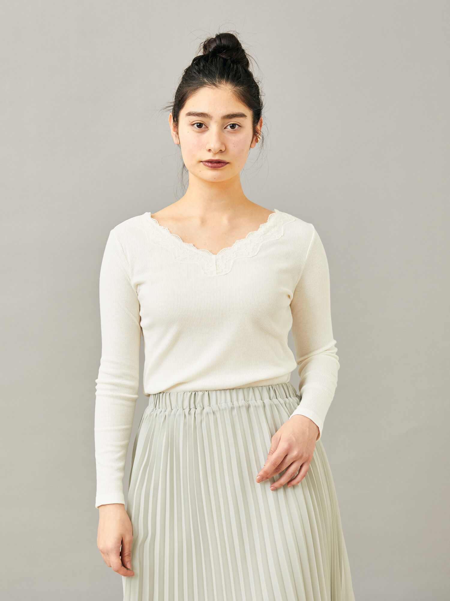 花柄Vネックレースインナー