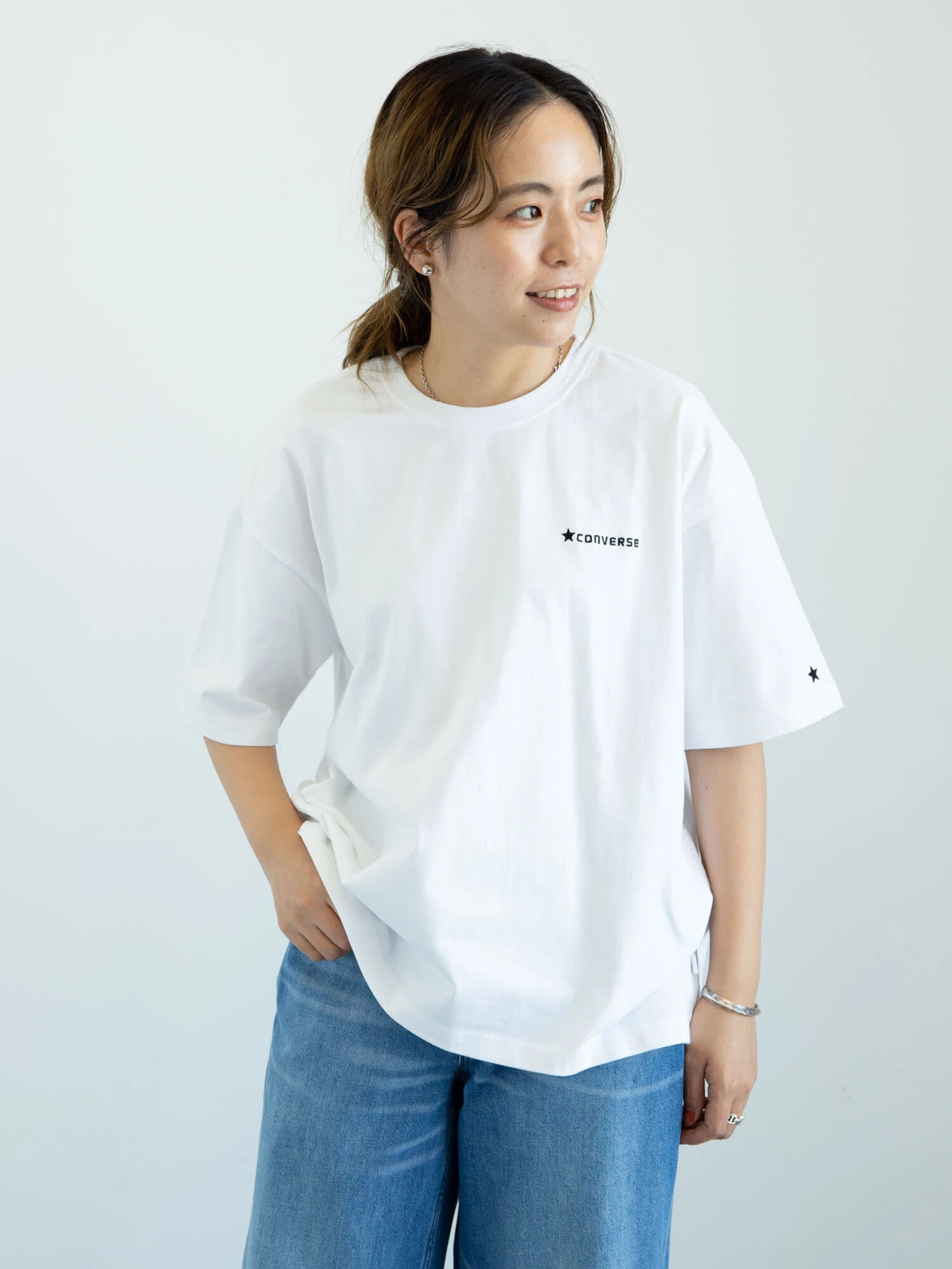 【6,000円(税込)以上のお買物で全国送料無料。】【WEB限定】CONVERSE 刺繍Tシャツ