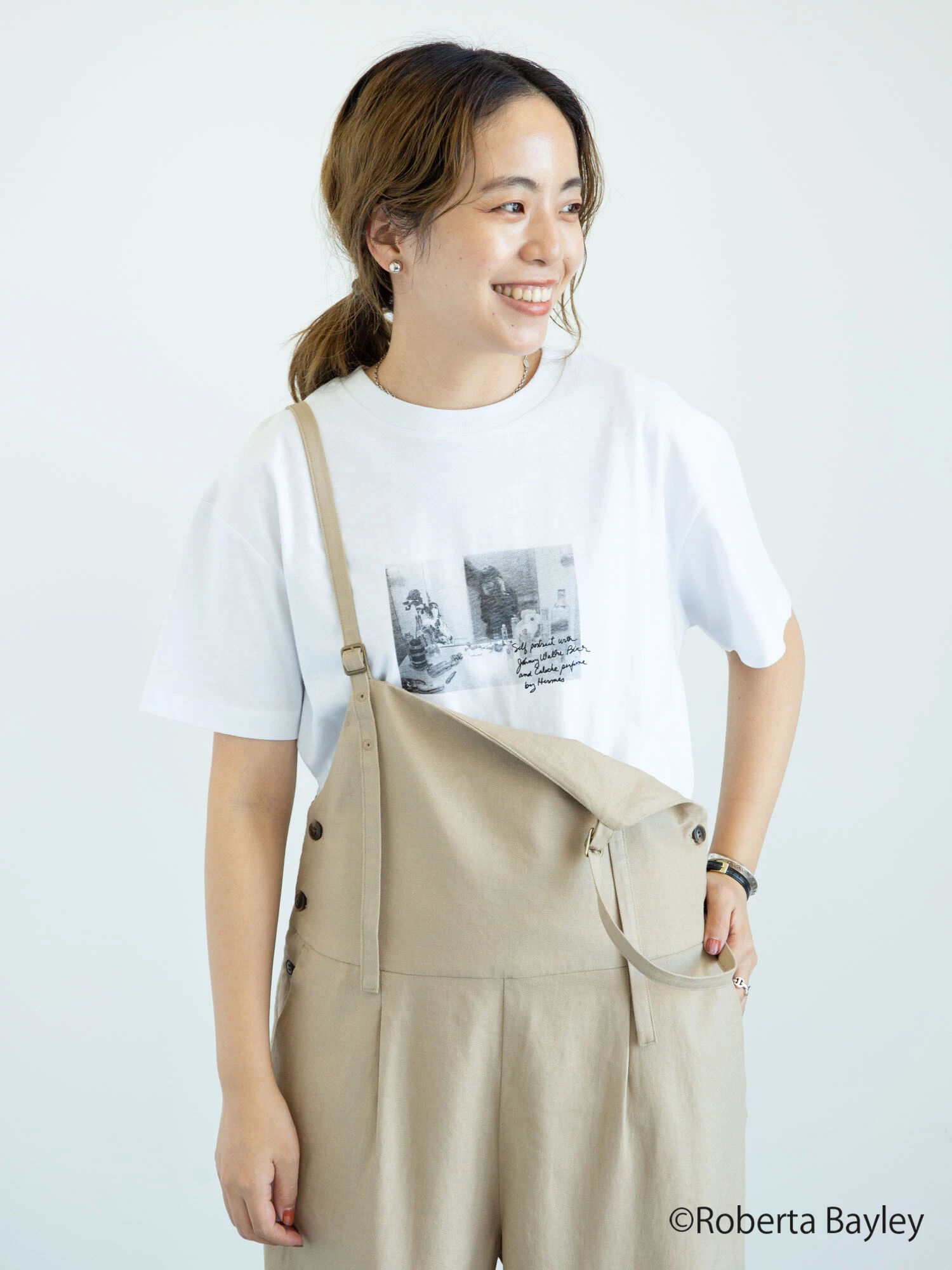 【6,000円(税込)以上のお買物で全国送料無料。】【WEB限定】Roberta Bayley Tシャツ A