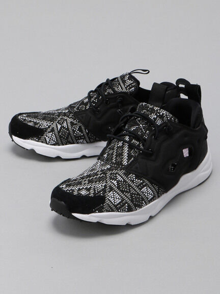 E hyphen world gallery × Reebok BD4461 FURYLITE GT