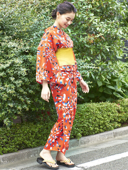 E hyphen world gallery 2017 花火柄浴衣