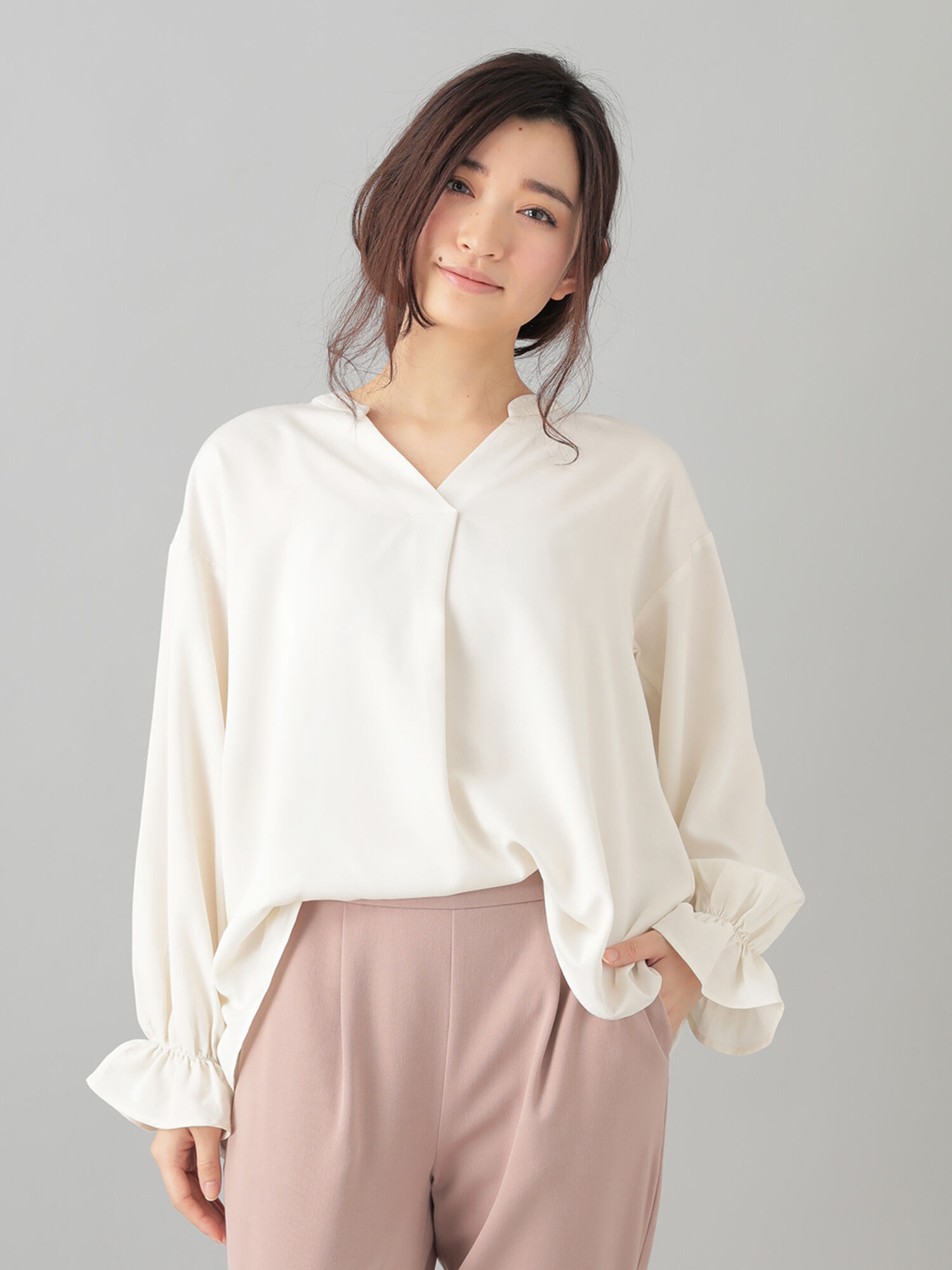 ・mギャザー袖スキッパーブラウス
