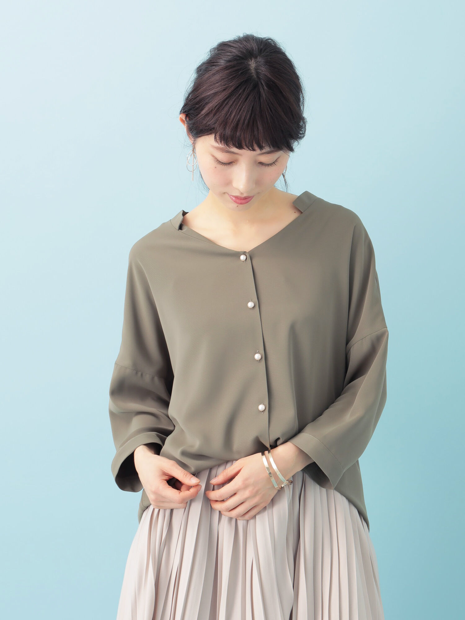 ・フロント開きVネックブラウス