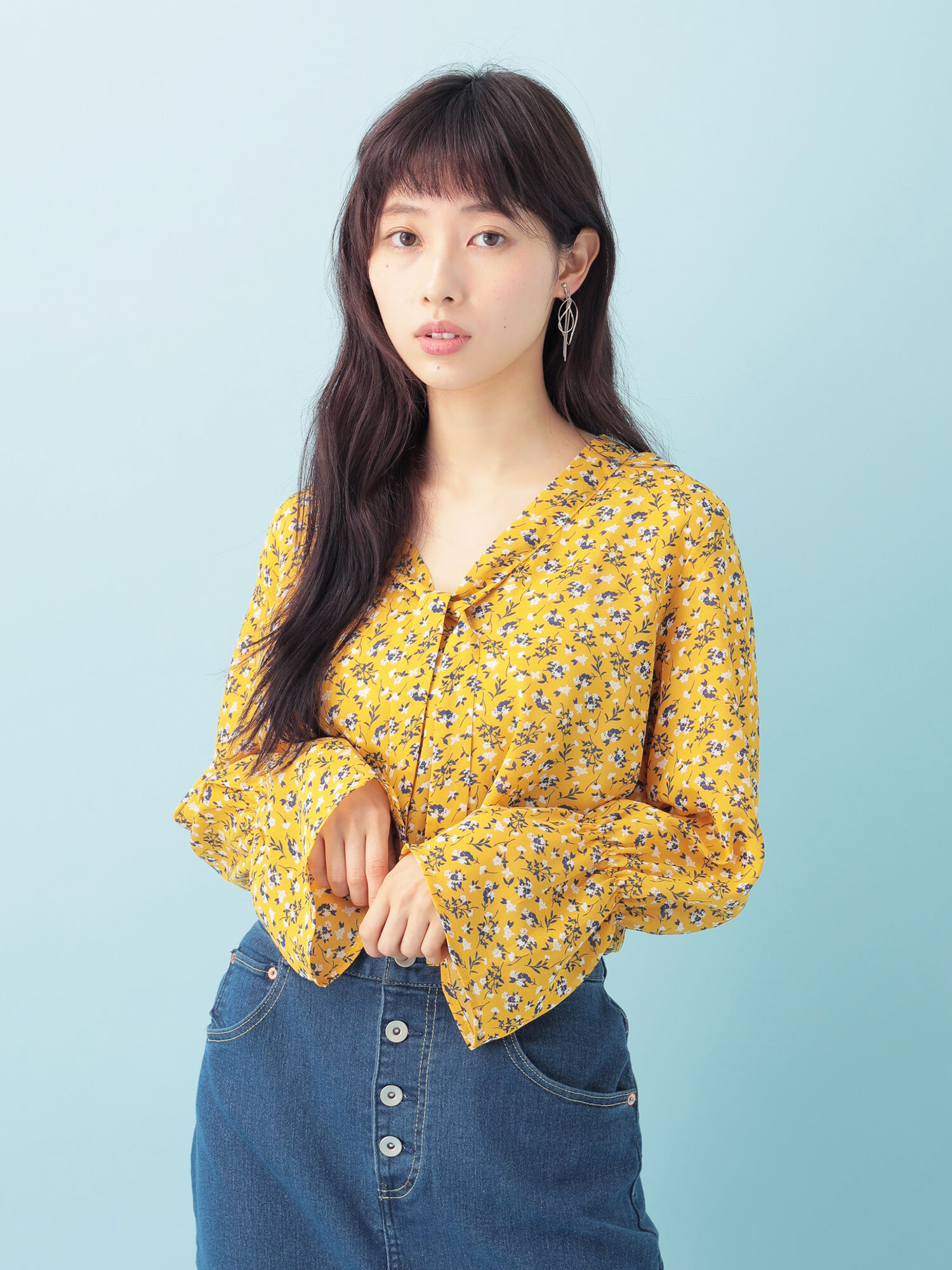 RAYCASSINFAVORI・RAYフロントリボン花柄ブラウス