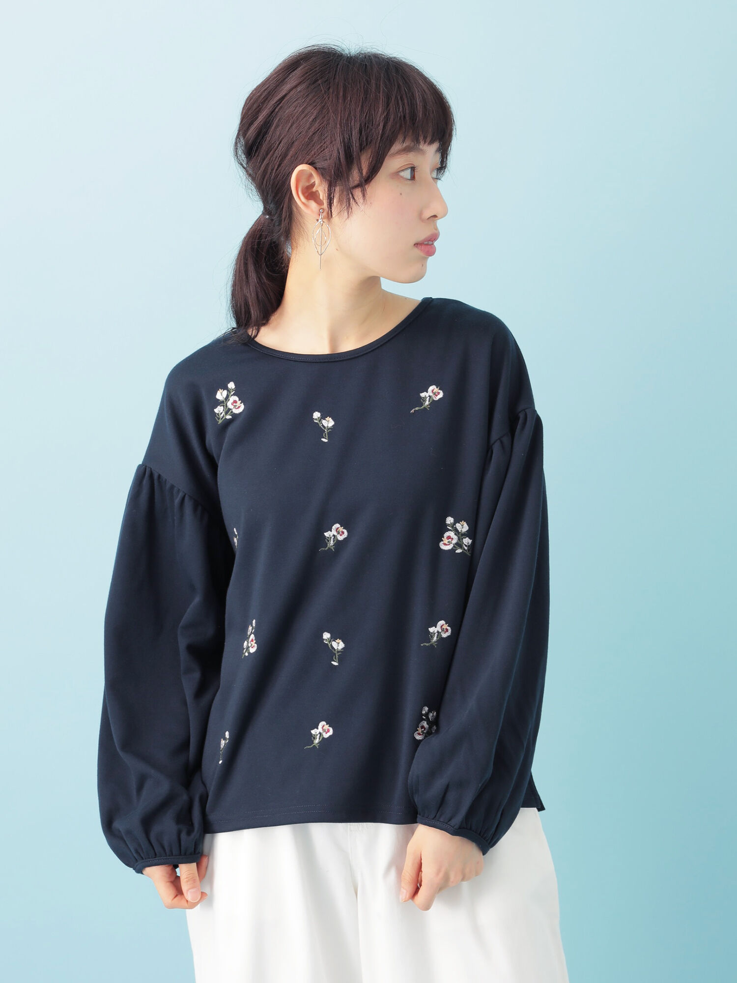 RAYCASSINFAVORI・RAY花刺繍ボリュームスリーブプルオーバー