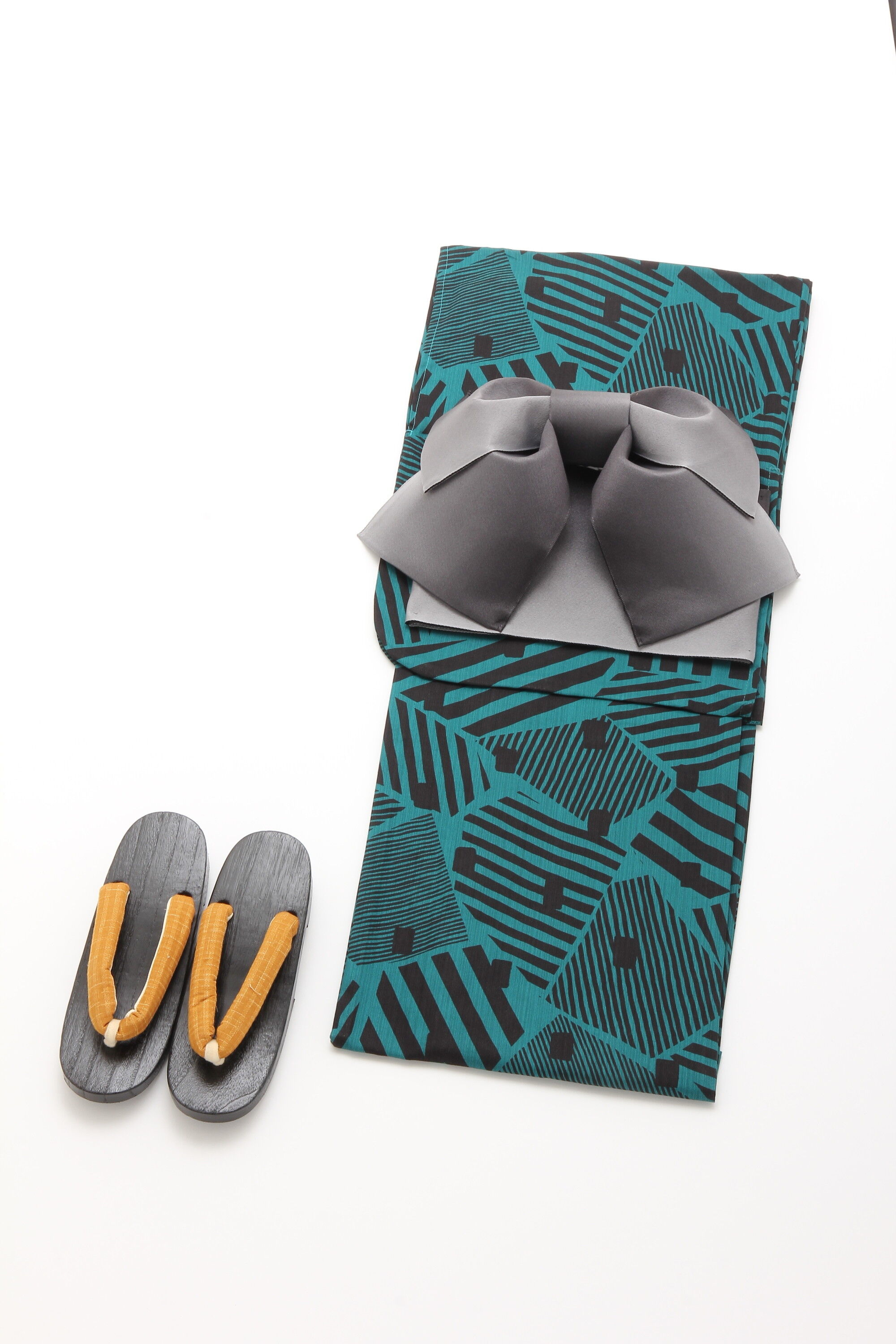 YECCA VECCA (イェッカ・ヴェッカ) 幾何柄浴衣