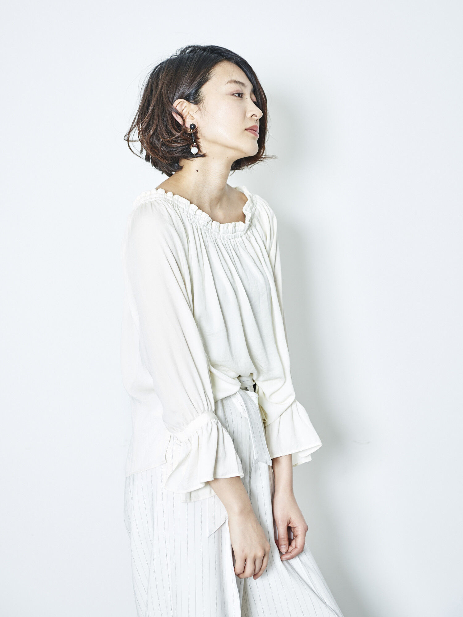 ・袖ギャザーオフショルブラウス