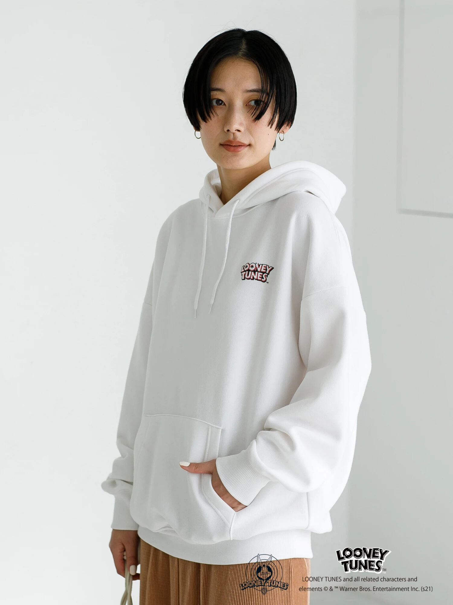 【6,000円(税込)以上のお買物で全国送料無料。】Looney tunes circle hoodie