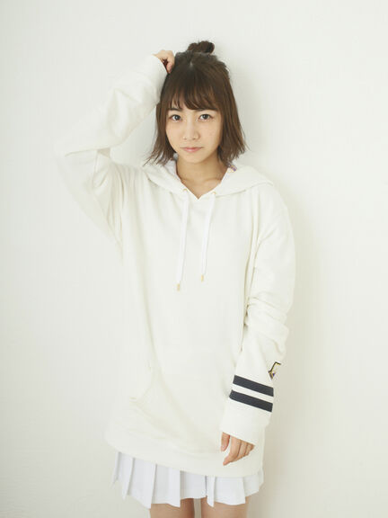 乃木坂46オリジナルアイテム ガールズルールフードパーカー（7,992円）