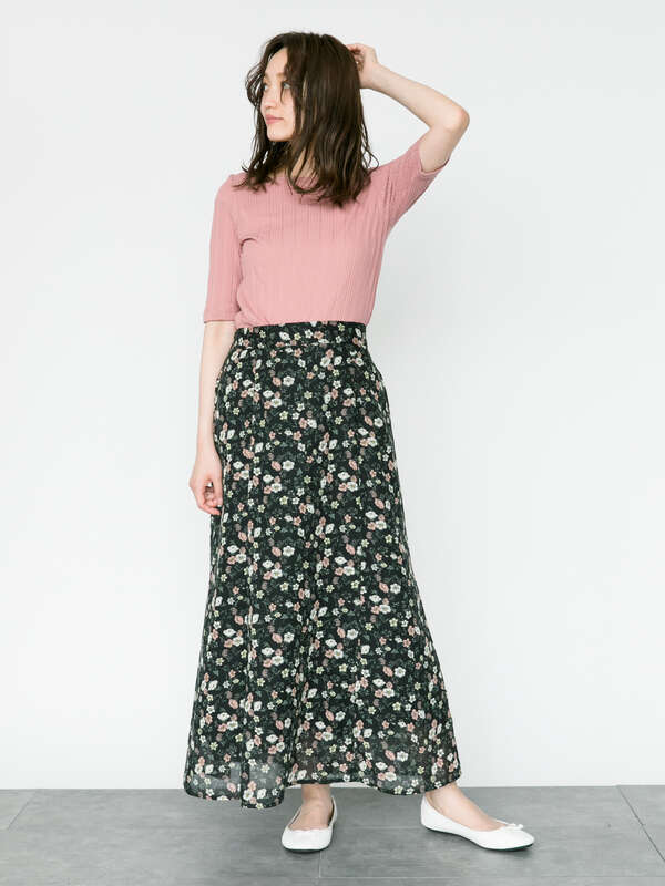 アウトレット レトロ花柄aラインスカート アイボリー ブラック レッド Earth Music Ecology アースミュージックアンドエコロジー のレディーススカート 1d96l0l0500 ファッション通販のstripe Club