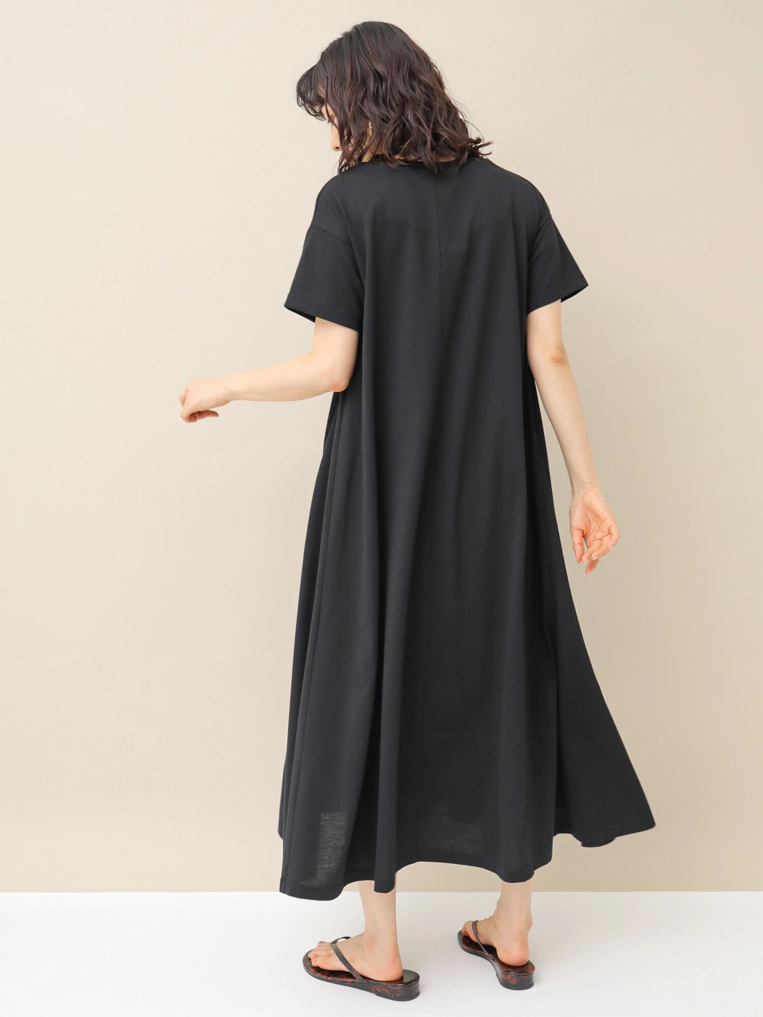 アウトレット Aラインフレアvネックカットワンピース ブラック ベージュ ブルーグリーン ダークグリーン Earth Music Ecology アースミュージックアンドエコロジー のレディースワンピース 1c96l1h0900 ファッション通販のstripe Club