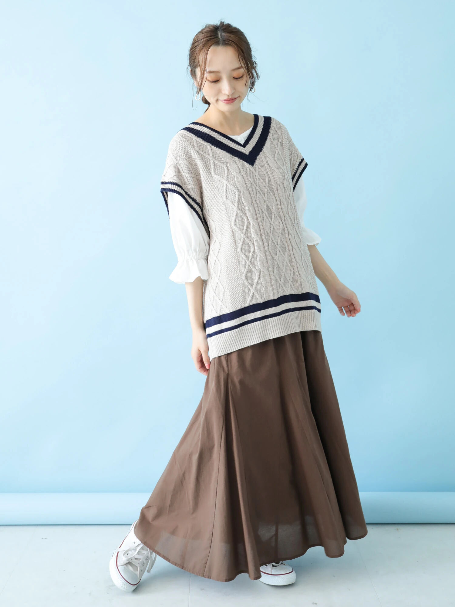ライン入りケーブルニットベスト ベージュ ネイビー Earth Music Ecology アースミュージックアンドエコロジー のレディースニット セーター 1d93l2g00 ファッション通販のstripe Club