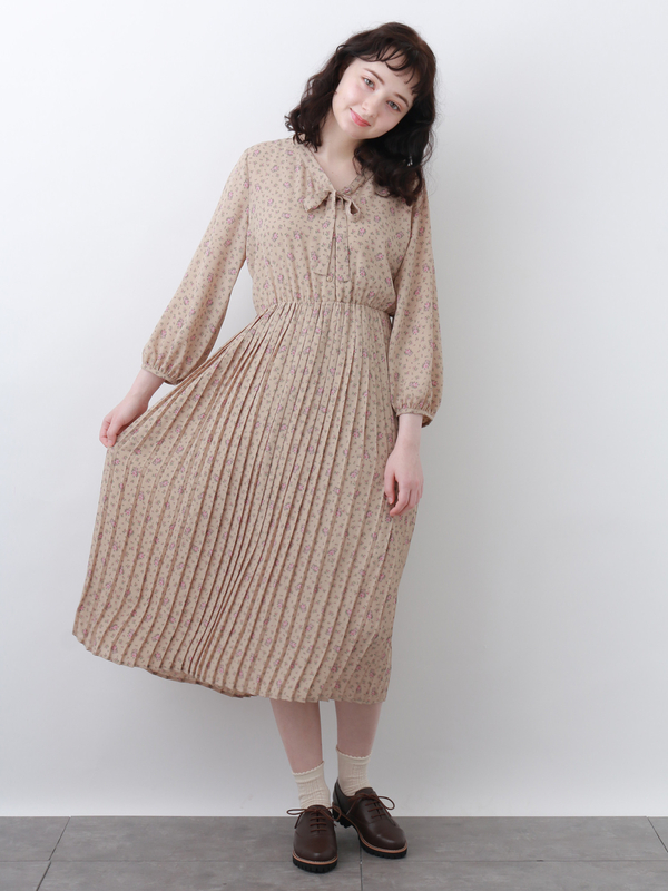 W K 2wayプリーツワンピース ピンクベージュ Earth Music Ecology アースミュージックアンドエコロジー のレディース ワンピース 1j93l0h0100 ファッション通販のstripe Club