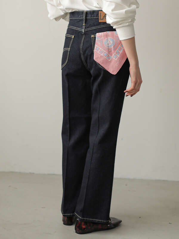 アウトレット Lee Earthフレアパンツ ライトインディゴ ダークインディゴ Earth Music Ecology アースミュージックアンドエコロジー のレディースパンツ 1j01l0f0100 ファッション通販のstripe Club