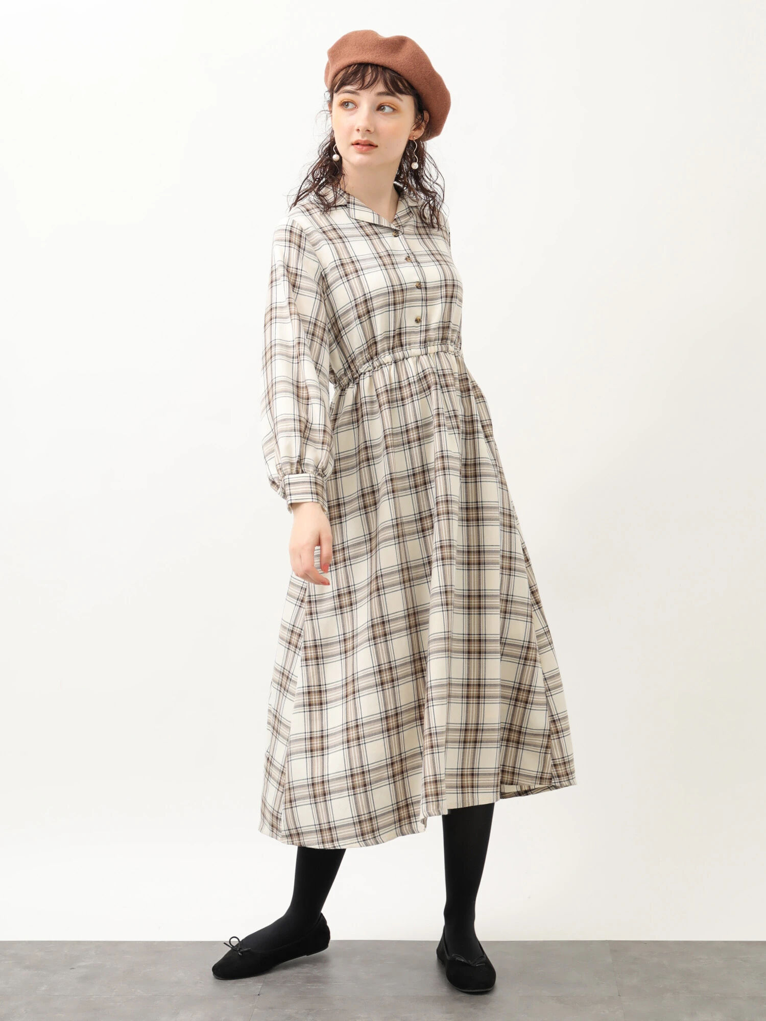 アウトレット 開襟チェックワンピース アイボリー ブラック ベージュ Earth Music Ecology アース ミュージックアンドエコロジー のレディースワンピース 1d94l0h00 ファッション通販のstripe Club