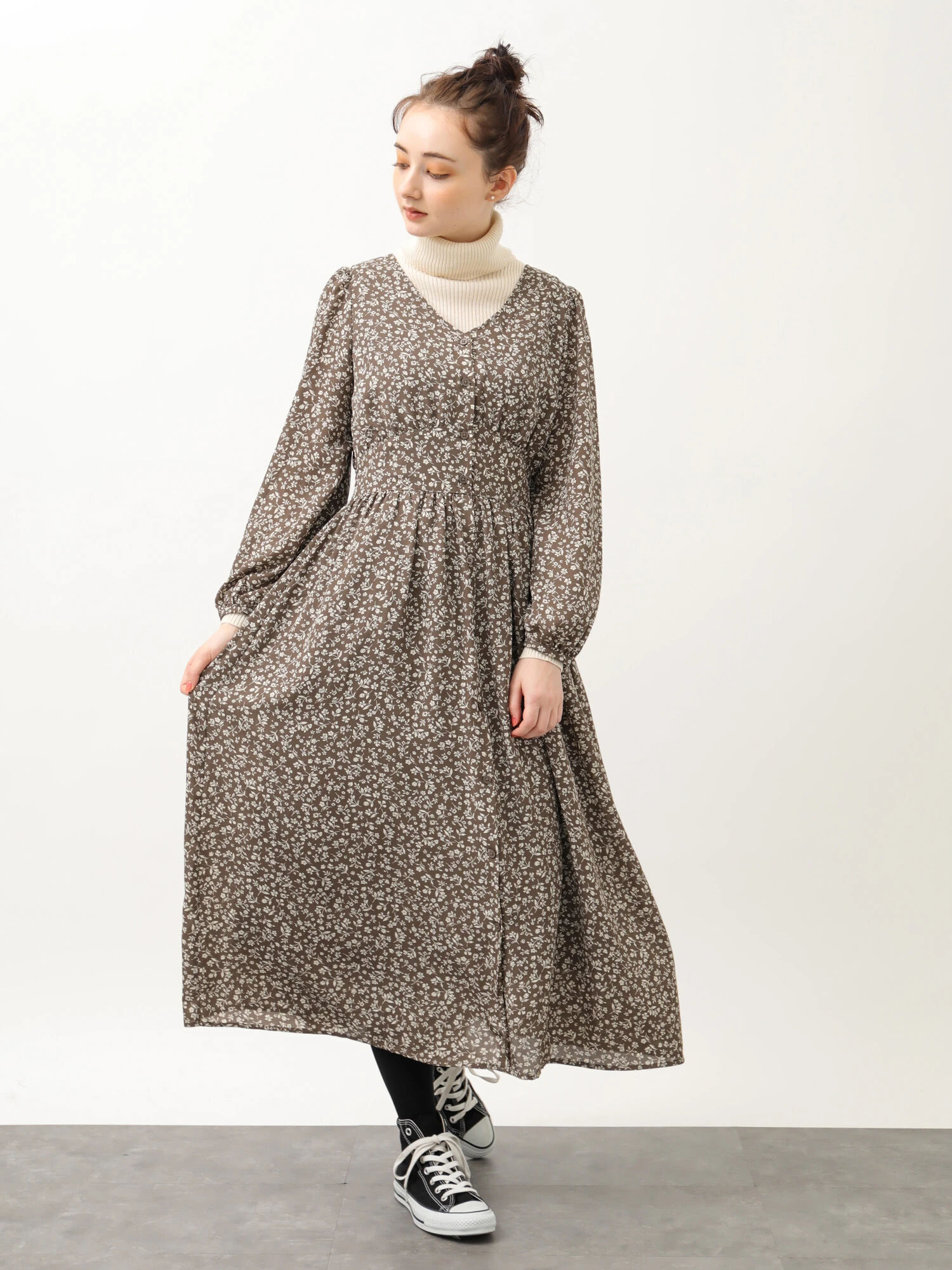 花柄エンパイアギャザーワンピース ブラック ボルドー モカ Earth Music Ecology アース ミュージックアンドエコロジー のレディースワンピース 1d94l0h0300 ファッション通販のstripe Club