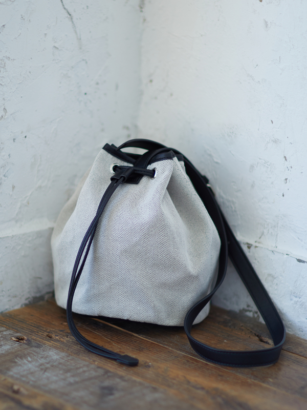 アウトレット 巾着ショルダーバッグ ブラック ダークブラウン キャメル Earth Music Ecology アースミュージックアンドエコロジー のレディースバッグ ポーチ 1c01l0j0300 ファッション通販のstripe Club