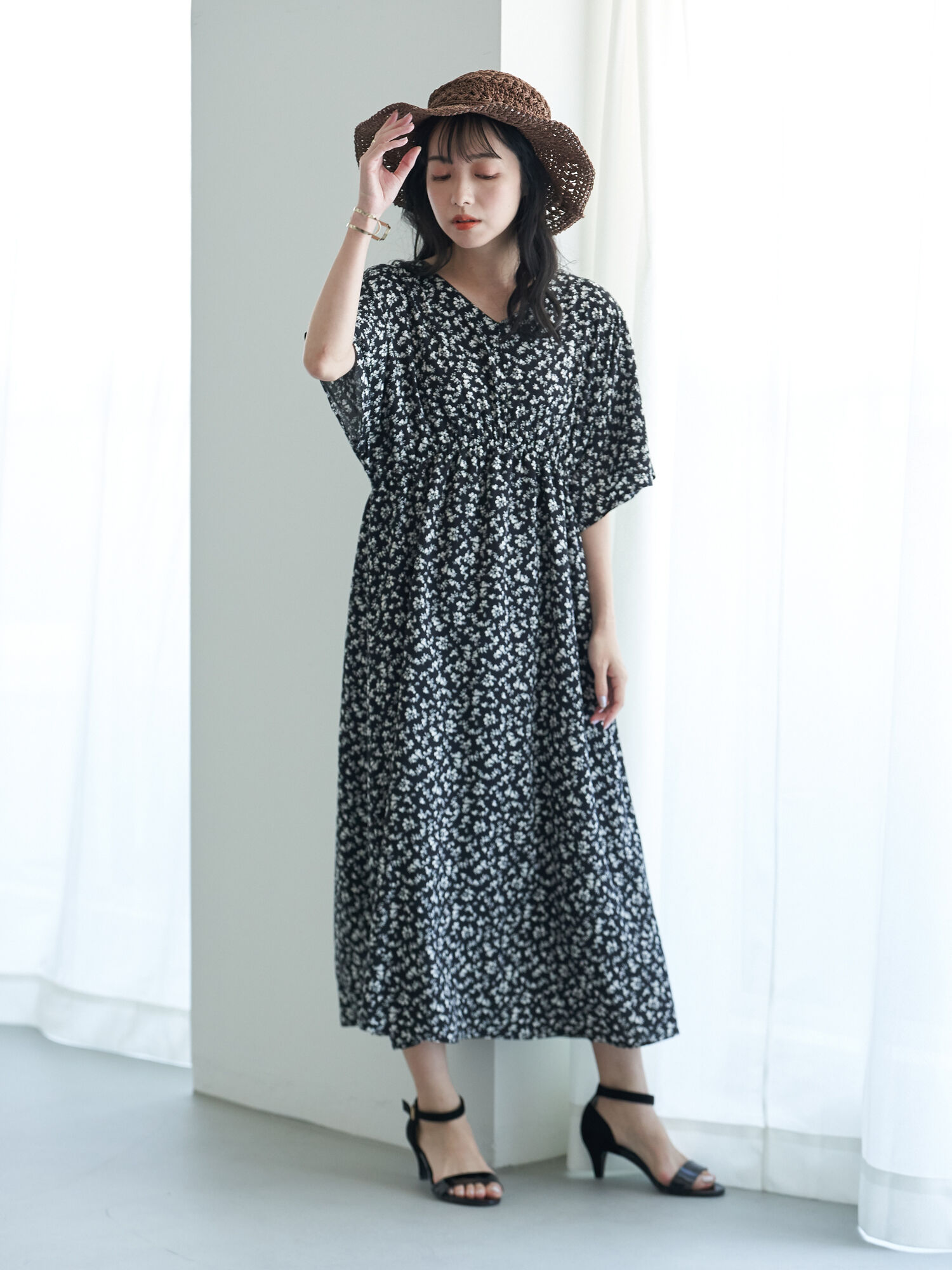 アウトレット 13 17 21号 レーヨンプリントワンピース アイボリー ベージュ ネイビー ドット フラワーベージュ フラワーブラック Earth Music Ecology アースミュージックアンドエコロジー のレディースワンピース 1c02l0h0770