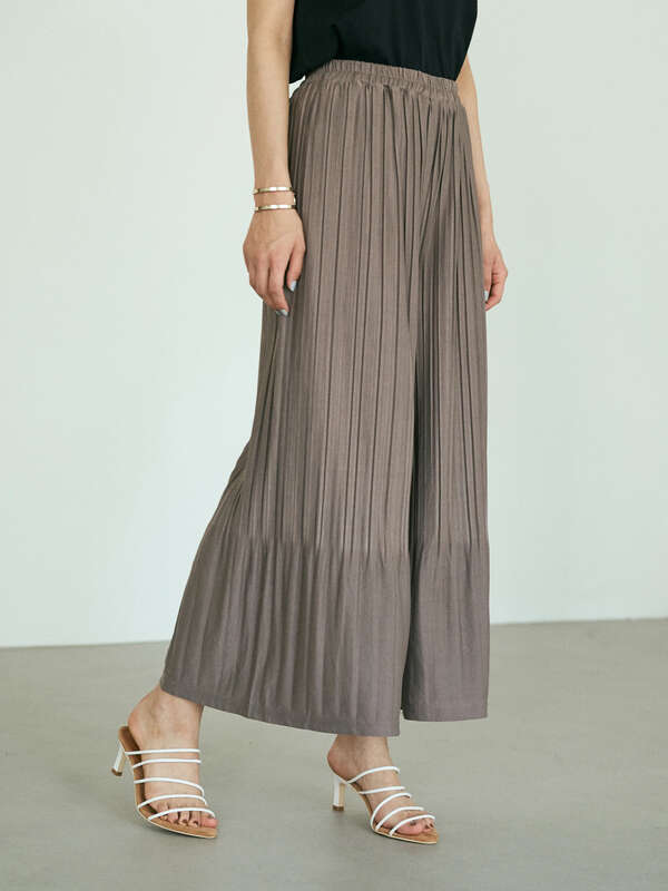 アウトレット ランダムプリーツカットスカーチョ ブラック グレーベージュ モカ マスタード ブルーグリーン ローズ Earth Music Ecology アースミュージックアンドエコロジー のレディースパンツ 1c06l1f0100 ファッション通販のstripe Club