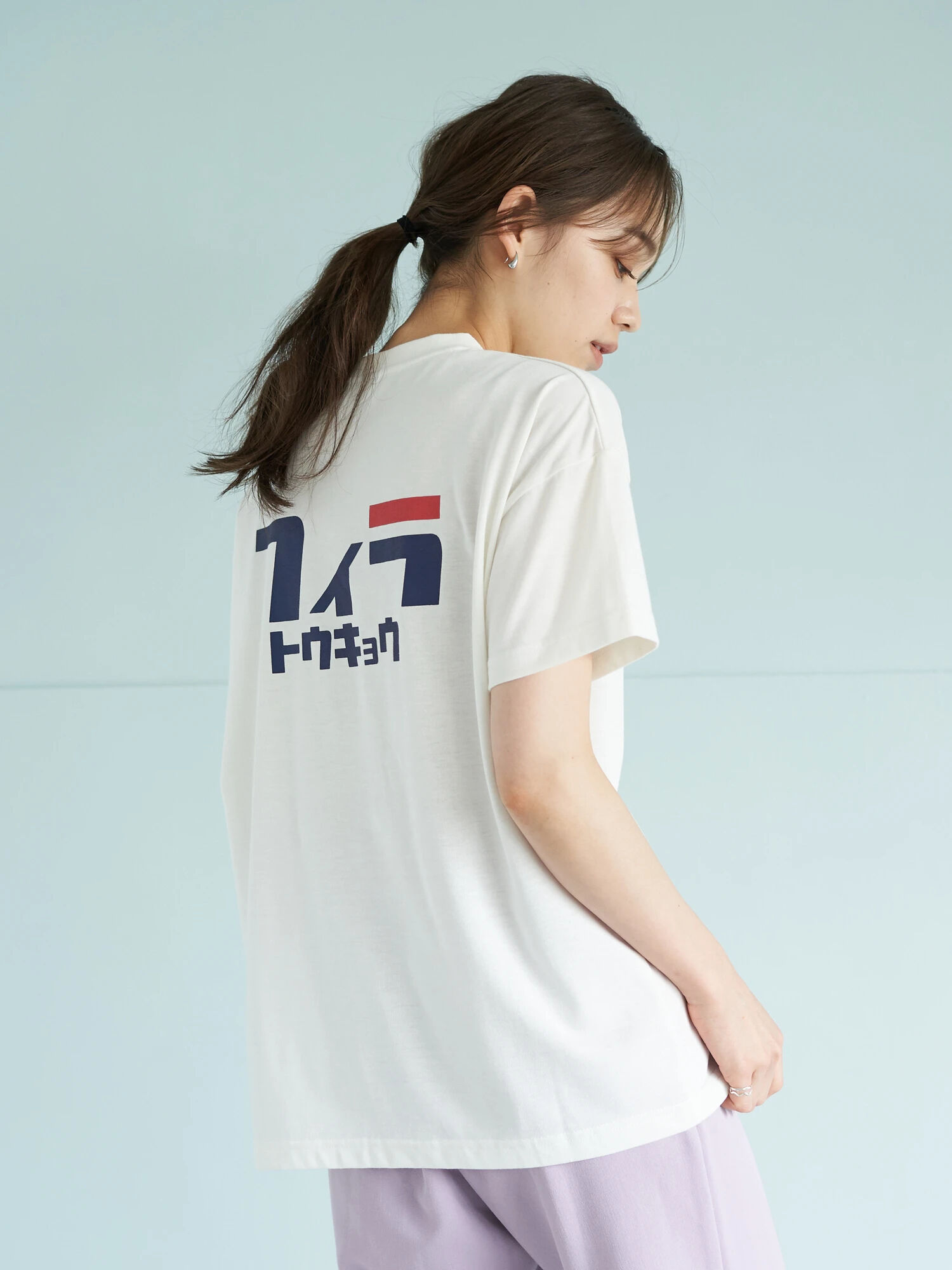 アウトレット】FILA トウキョウバックカタカナTシャツ（アイボリー