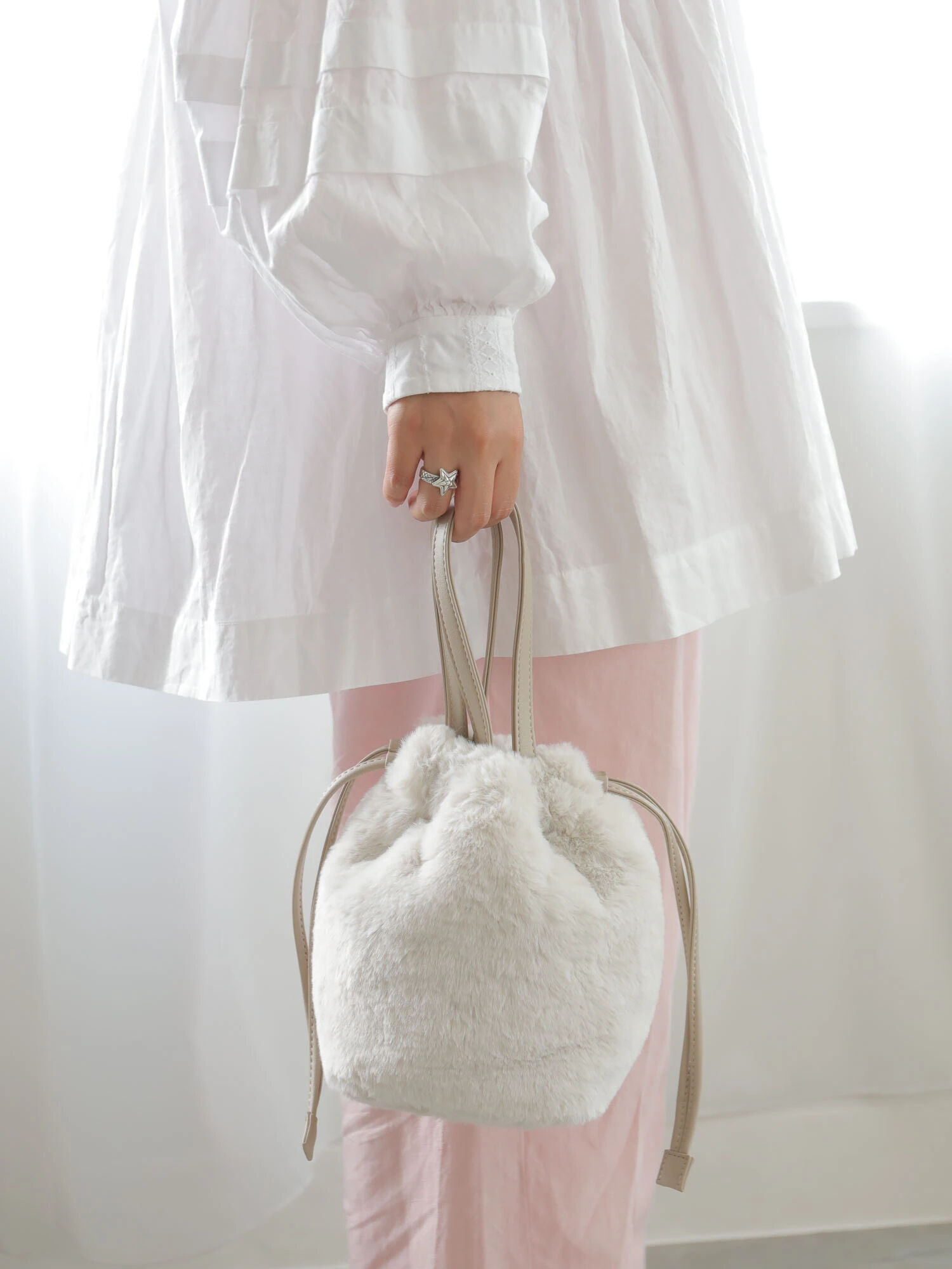 【アウトレット】ファー巾着バッグ（ホワイト/ライトグレー/ピンク