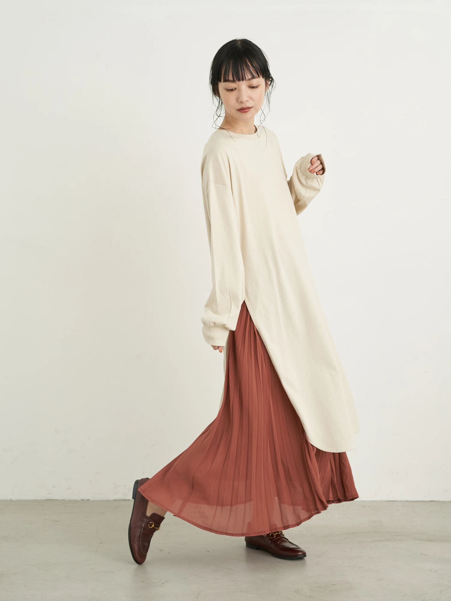 アウトレット Set2点 スリットワンピース プリーツスカート ブラック ブラウン エクリュ Earth Music Ecology アースミュージックアンドエコロジー のレディースワンピース 1c04l1h0140 ファッション通販のstripe Club