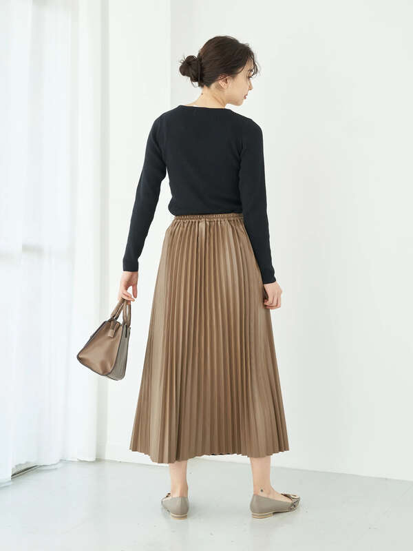 アウトレット フェイクレザープリーツスカート ブラック ライトベージュ モカ Earth Music Ecology アースミュージックアンドエコロジー のレディーススカート 1b04l0l0500 ファッション通販のstripe Club
