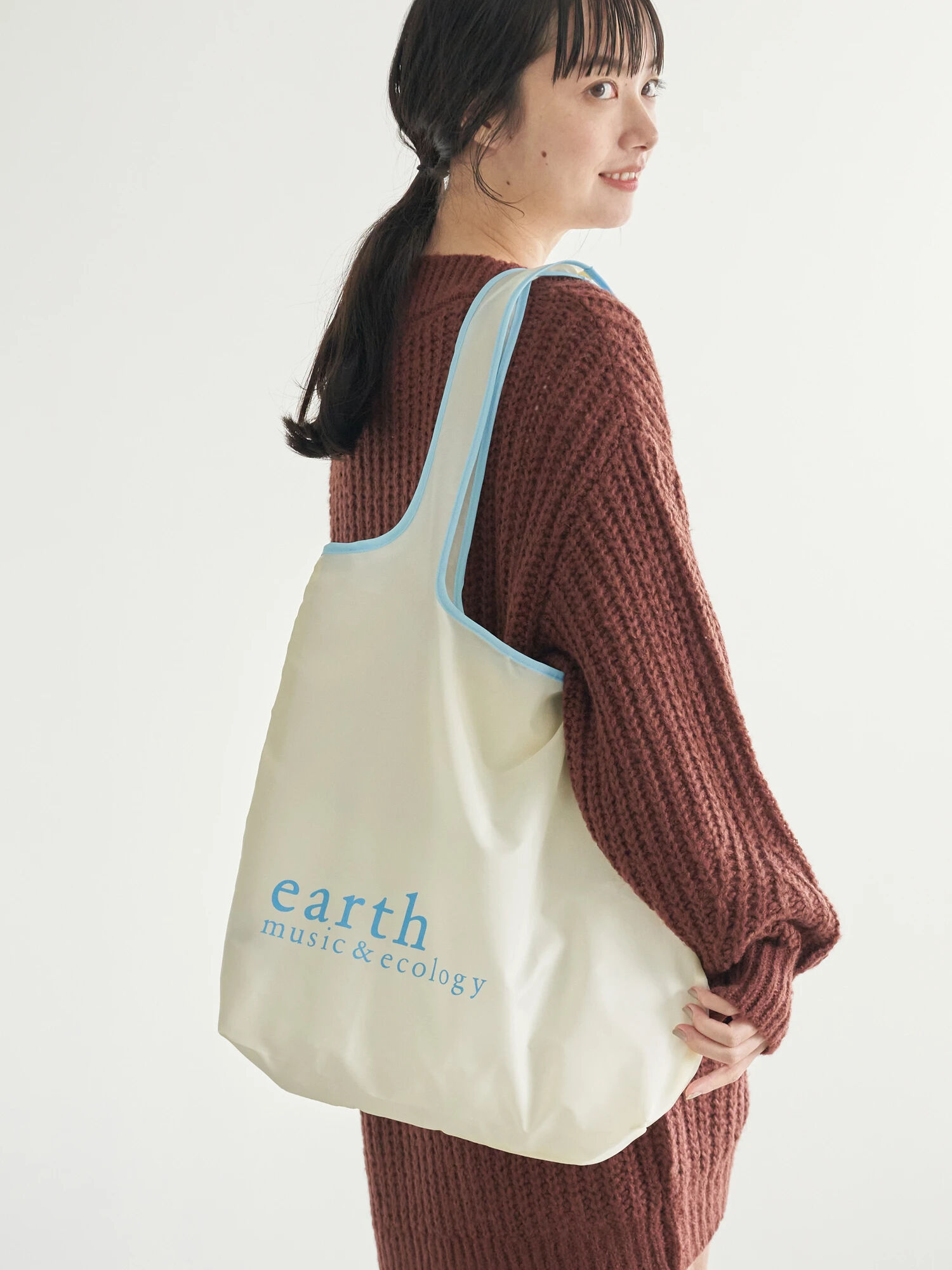 アウトレット コンパクトエコバッグ アイボリー ブラック ピンク カーキ ライトブルー Earth Music Ecology アースミュージックアンドエコロジー のレディースバッグ ポーチ 1a05l0j0140 ファッション通販のstripe Club