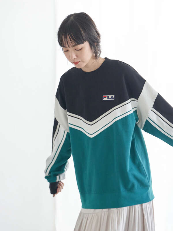 Bts Fila 切替トレーナー グレー グリーン ネイビー Earth Music Ecology アースミュージックアンドエコロジー のレディースカットソー 1p11l1c00 ファッション通販のstripe Club