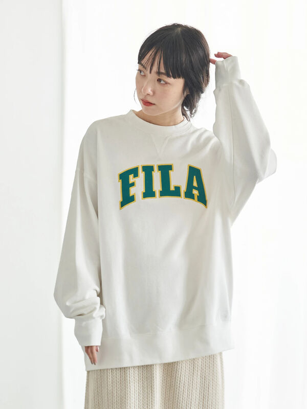 アウトレット Bts Fila ロゴトレーナー オフホワイト チャコールグレー ブラック ネイビー Earth Music Ecology アースミュージックアンドエコロジー のレディースカットソー 1p11l1c0300 ファッション通販のstripe Club