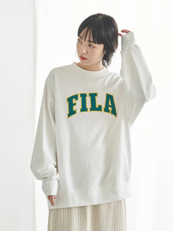 Bts Fila ロゴトレーナー オフホワイト チャコールグレー ブラック ネイビー Earth Music Ecology アースミュージックアンドエコロジー のレディースカットソー 1p11l1c0300 ファッション通販のstripe Club