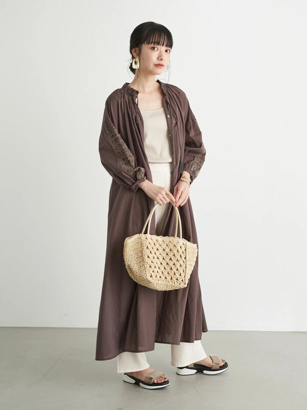 アウトレット クロスステッチワンピース オフホワイト ベージュ モカ サックスブルー Earth Music Ecology アースミュージックアンドエコロジー のレディースワンピース 1c12l0h0100 ファッション通販のstripe Club