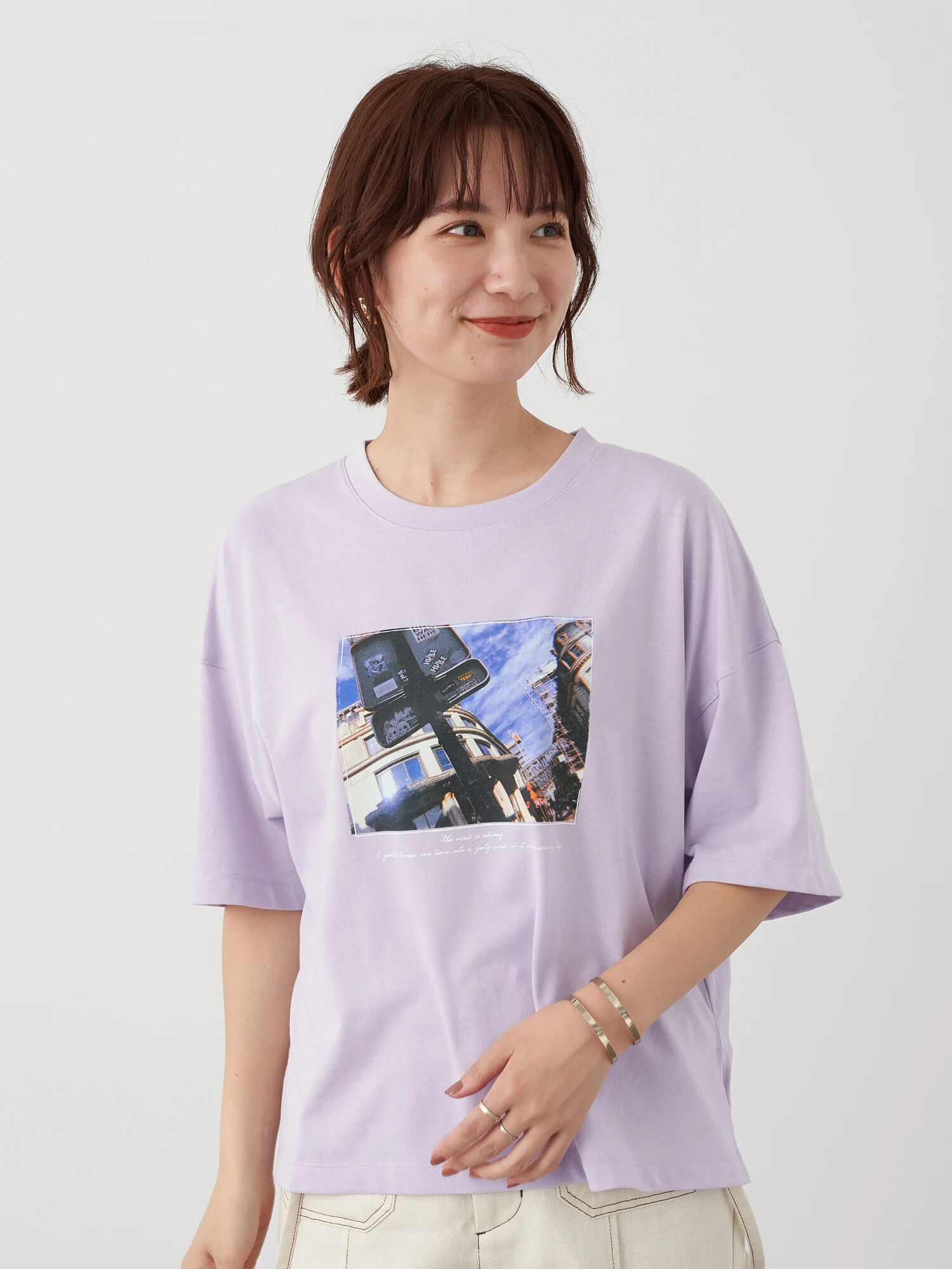 アウトレット】グラフィックフォトTシャツ（ライトベージュ/パープル 